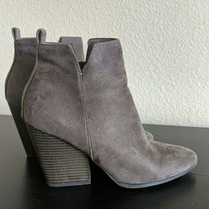 🚫 SOLD🚫Suede boots